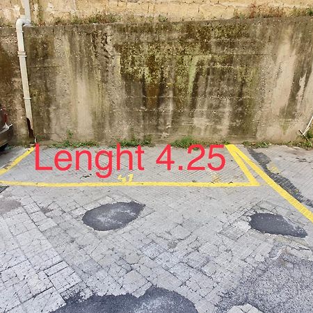 Hostly - Vittoria House - Near The Center With Private Parking Apartment Naples Luaran gambar