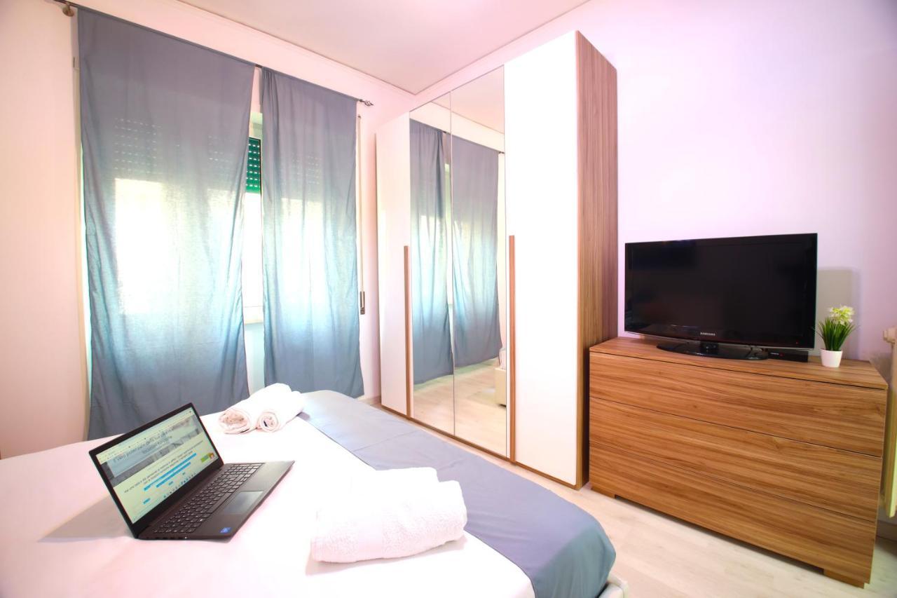 Hostly - Vittoria House - Near The Center With Private Parking Apartment Naples Luaran gambar
