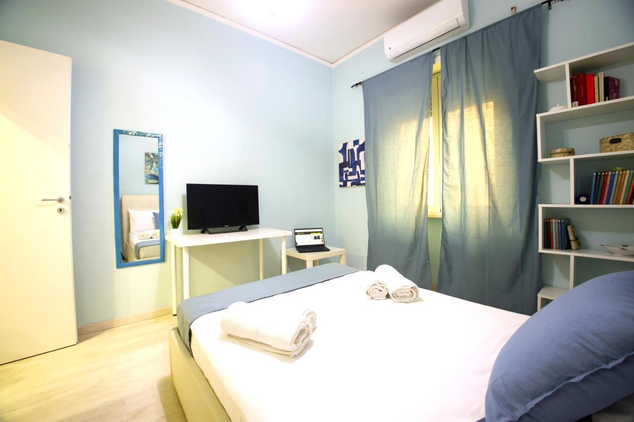 Hostly - Vittoria House - Near The Center With Private Parking Apartment Naples Luaran gambar