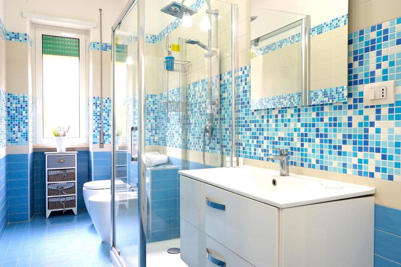 Hostly - Vittoria House - Near The Center With Private Parking Apartment Naples Luaran gambar