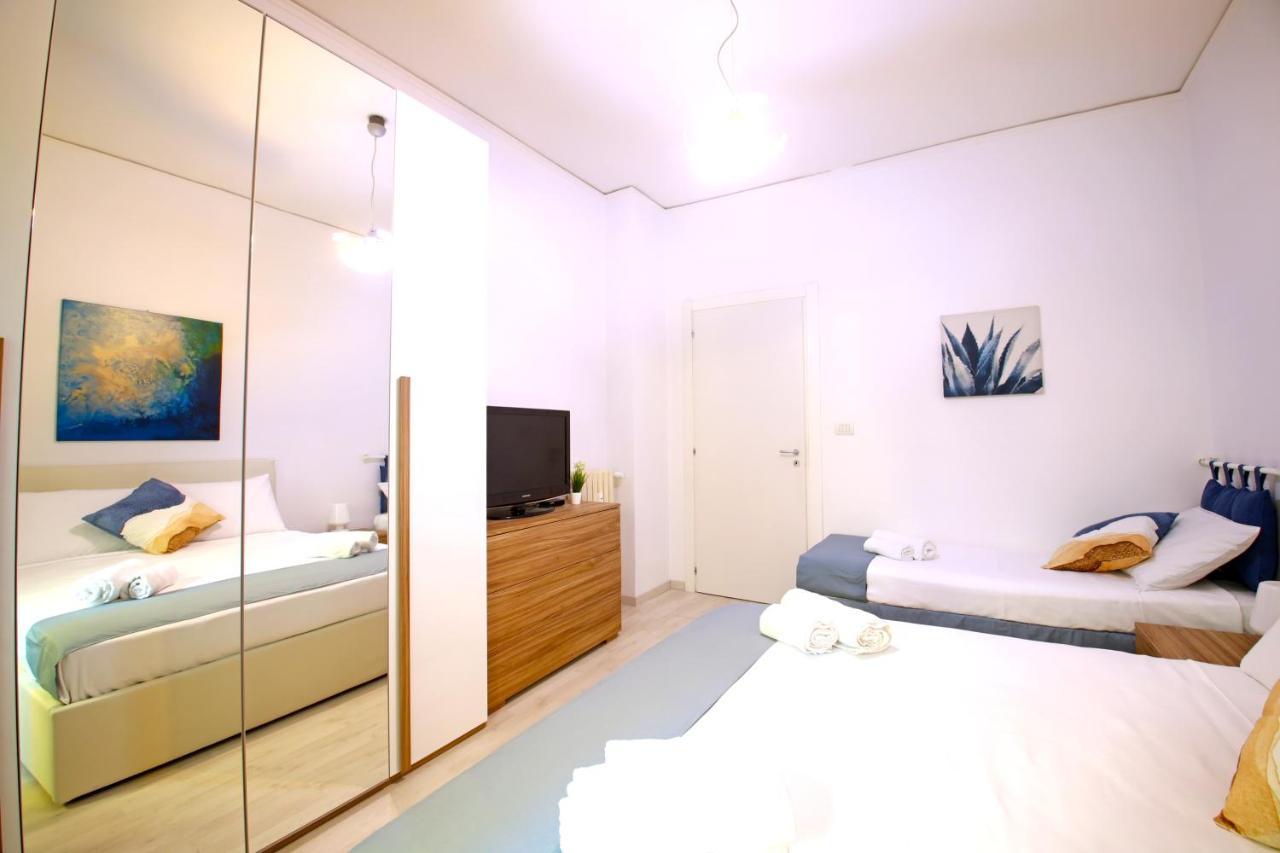 Hostly - Vittoria House - Near The Center With Private Parking Apartment Naples Luaran gambar