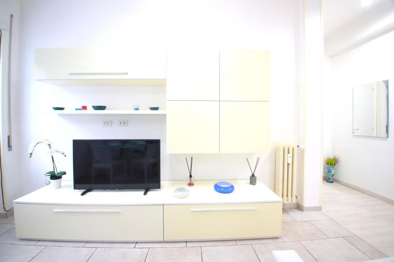 Hostly - Vittoria House - Near The Center With Private Parking Apartment Naples Luaran gambar