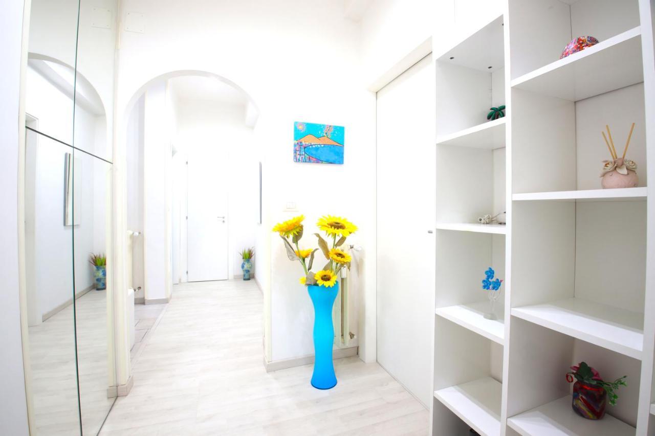 Hostly - Vittoria House - Near The Center With Private Parking Apartment Naples Luaran gambar