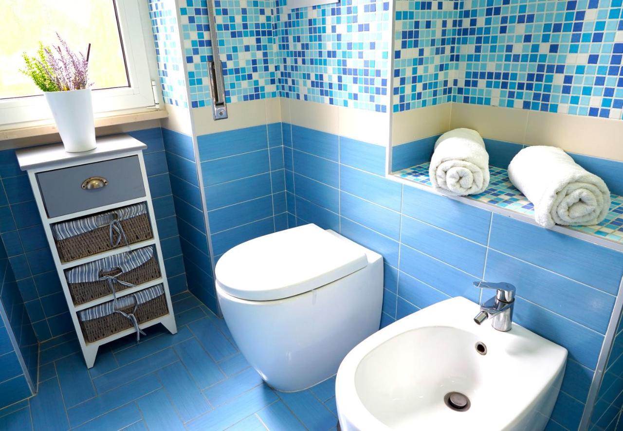 Hostly - Vittoria House - Near The Center With Private Parking Apartment Naples Luaran gambar