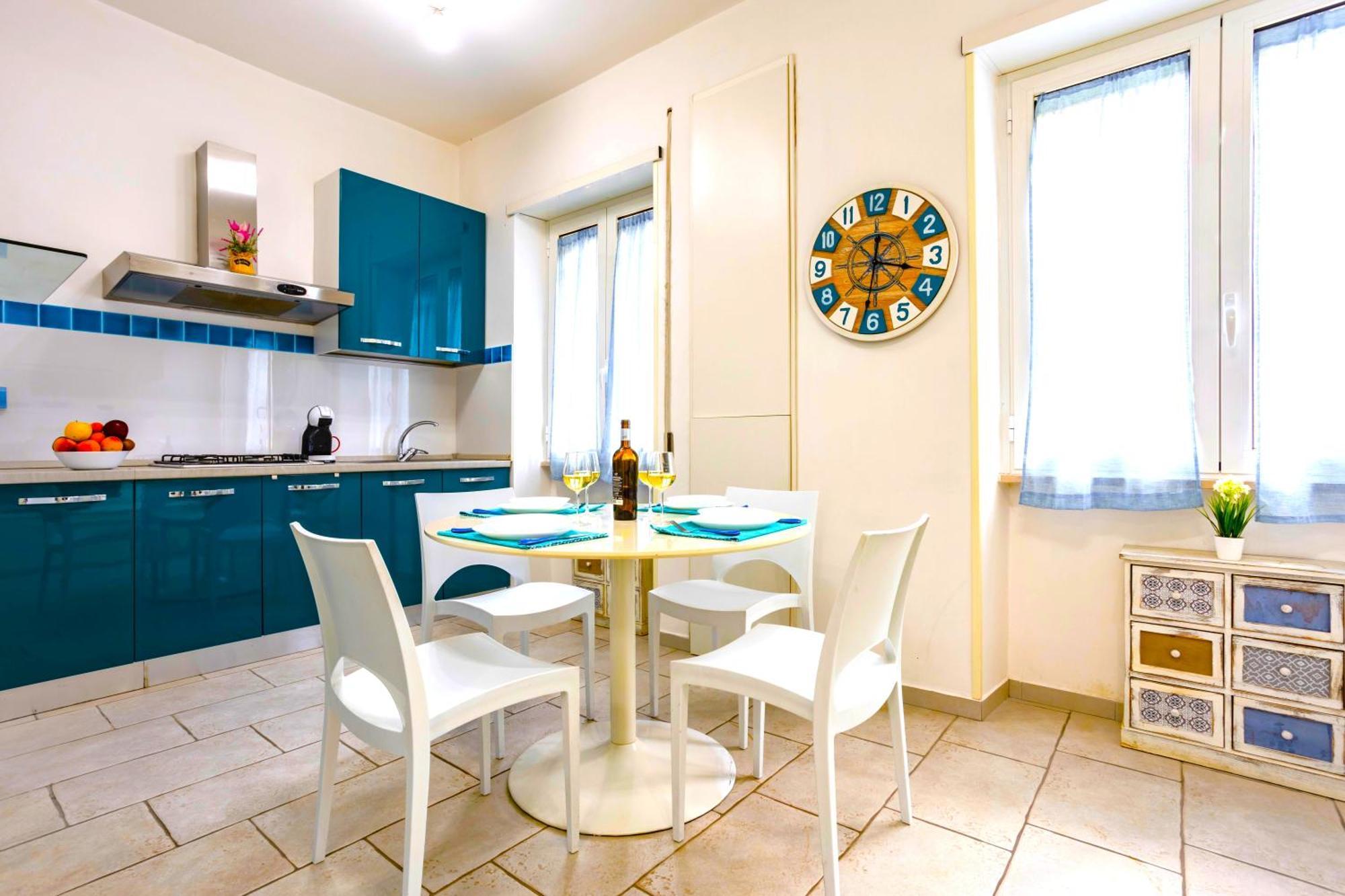 Hostly - Vittoria House - Near The Center With Private Parking Apartment Naples Luaran gambar