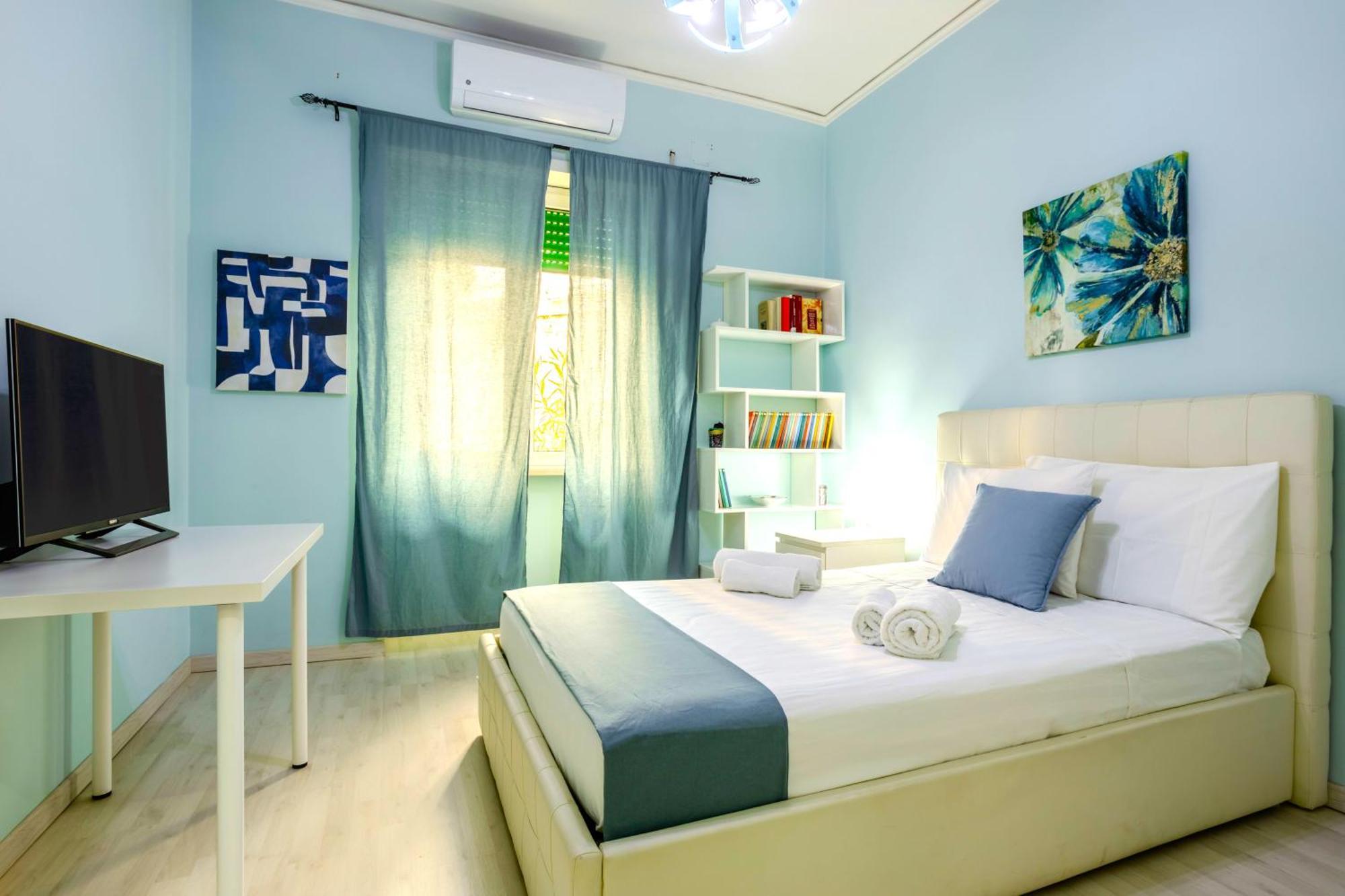 Hostly - Vittoria House - Near The Center With Private Parking Apartment Naples Luaran gambar